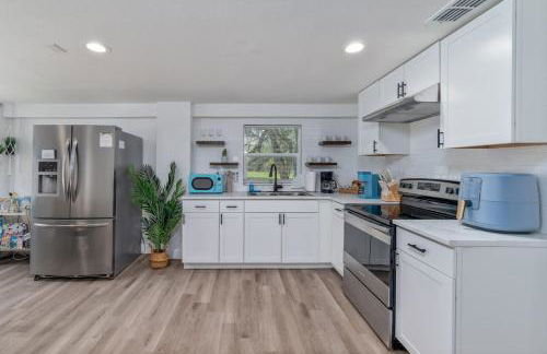 Cocoa Hideaway with Air Hockey, Darts and Beach Gear - Foto 47