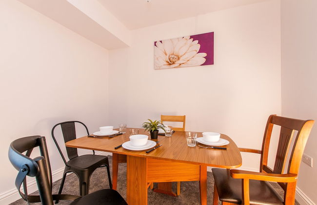 2 Bed Flat in Pedestrianized High Street - Foto 12