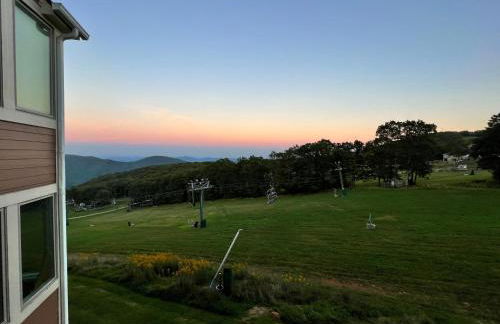 Diamond Adventure Slope Side with Foosball and Arcade at Wintergreen Resort - Foto 2