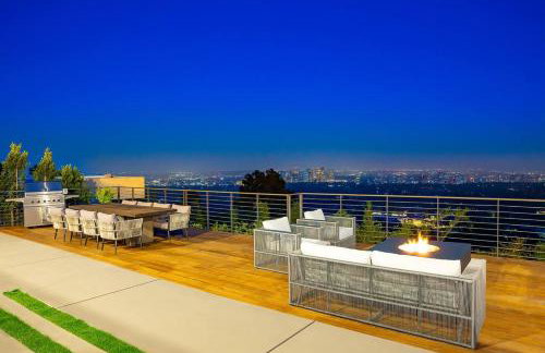 Stunning Modern Estate in BH with Pool, Spa, and Views - Foto 37