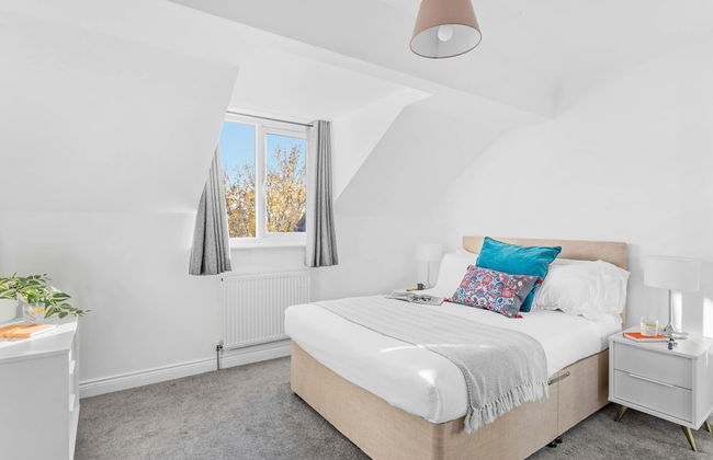 Chandlers Walk Modern Comfy Family Home in Exeter - Photo 16