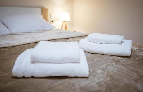 Riverside Escape ,modern residence with courtyard - Photo 6