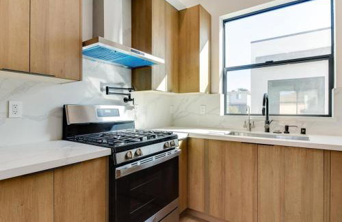 Modern Luxe Retreat 3-Bedroom #3 - Photo 27