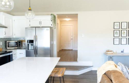 Waddle on Inn- Hot Tub, Pet Friendly, Fully Fenced, 5 Blocks to Beach! - Foto 10