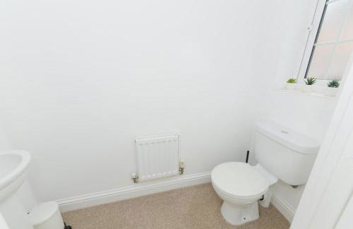 Stunning Garden House with Free WIFI and Parking - Foto 33