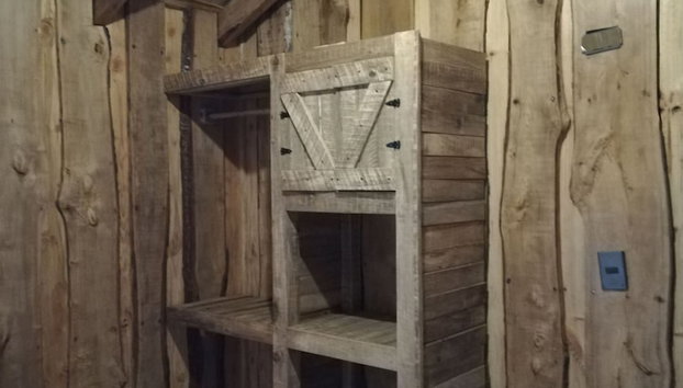 Wonderful Rustic Cabin 2, With Native Logs, on the Banks of the Trancura River - Photo 2, Chambre
