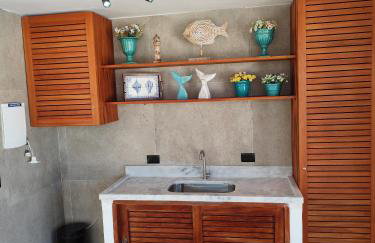 Apto com ar-cond e piscina a 100m mar praia da Enseada - Foto 49