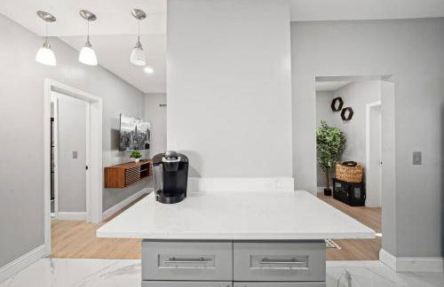 Spacious Luxe Stay Sleeps 16 20 Min to NYC - Foto 30