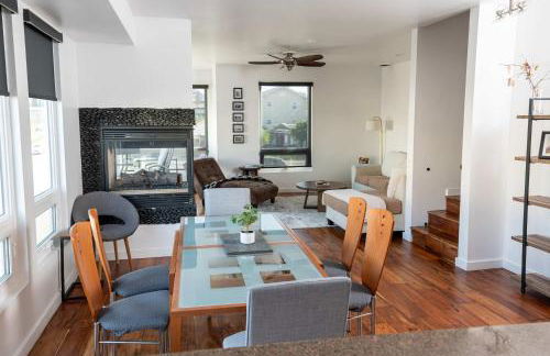 Chic SD Basecamp - Walk to Downtown - Foto 24