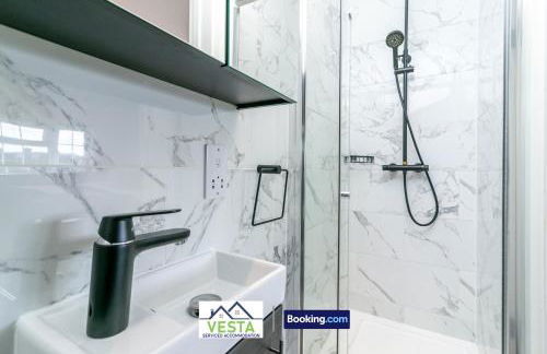 Three Bedroom House By Vesta Serviced Accommodation & Short Lets Borehamwood With Free WiFi & Free Parking - Foto 8