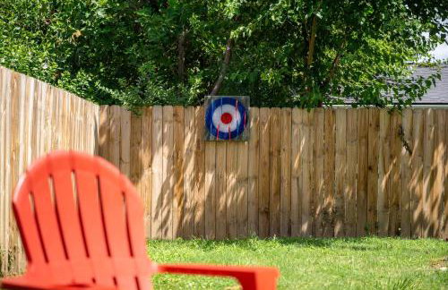 Prime Derby Location - Firepit - Yard - Family Friendly - Foto 31