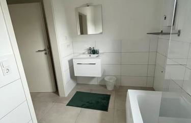 3 ZW 95 m2 Neubau Kostenlos Parkplatz im Hof - Foto 17