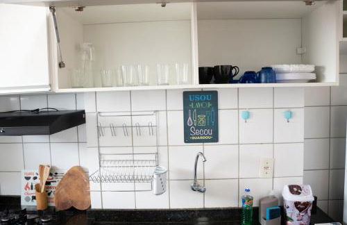 Apto com Varanda, Vista e Piscina a 50m da Praia - Foto 17