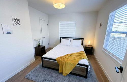 Gorgeous Move in Ready 2 BR Duplex - Photo 1