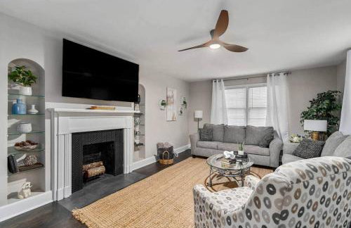 Quaint house, king bed 2min from down town - Photo 10