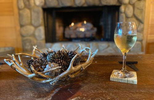 The cozy Lazy Laurel with year-round mountain views, hot tub, fire pit - Foto 20