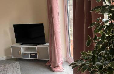 Beautiful 4-Bedroom Home for Groups & Families - Foto 13