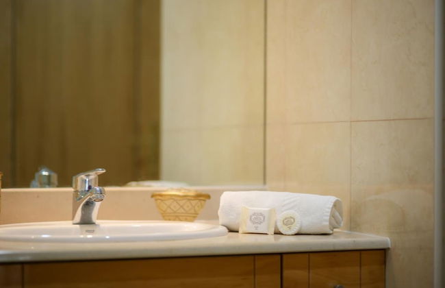 Atlantic Ocean Pool Apartment - Photo 14