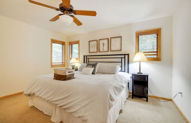 Elk Hollow by Avantstay Lakefront Chalet w Game Room Fire Pit - Photo 32