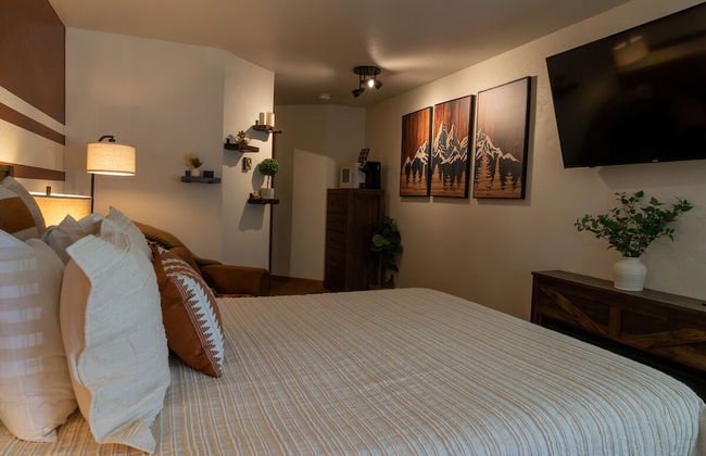 Alpenglow Three Bedroom Two Bath XL A16 - Photo 1