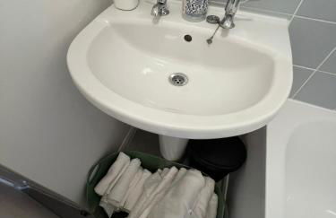 The Friary House - Central Guildford Personal 1 Bedroom Budget Apartment - Foto 10