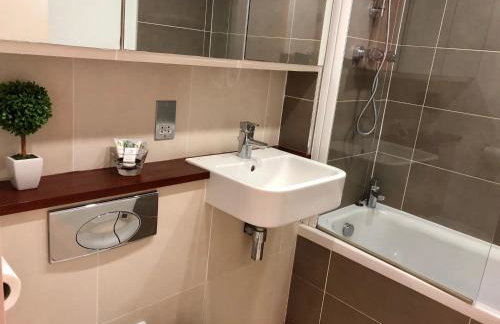 Seaview, Luxury apartment, 2 min walk to Porth Beach - Foto 26