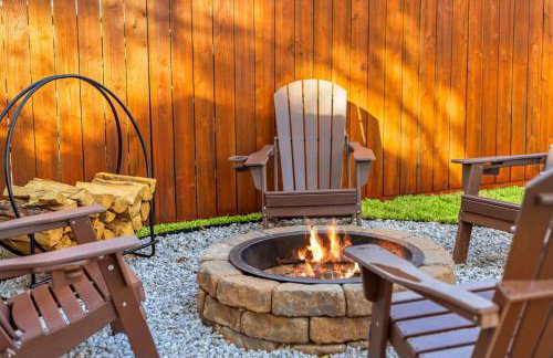 5-BD Vacation Retreat w Pool & Ping Pong - Foto 39