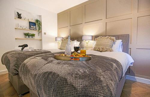 Grace House - Prime Location - Driveway Parking, Pool Table, Fast Wifi, Self Check-In and Smart TV with Sky TV and Netflix by Yoko Property - Photo 7