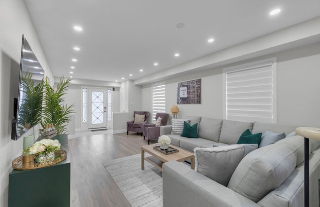 Beautiful House - On A Quiet Street - Photo 31