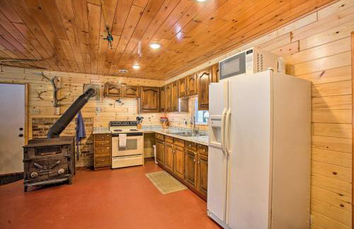 400-Acre Outdoor Enthusiasts Lodge in Mancelona! - Foto 24