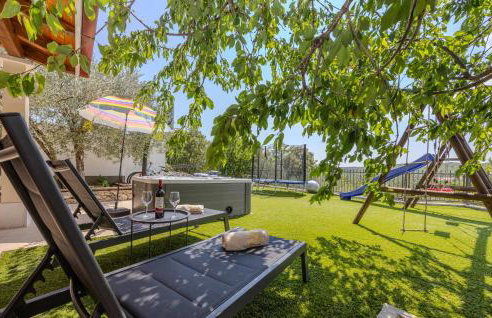 Three-Bedroom Holiday Home In Katuni - Foto 2