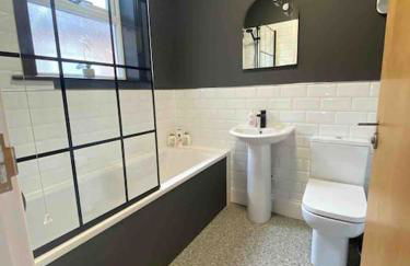 1 bed flat with parking near town centre - Photo 7