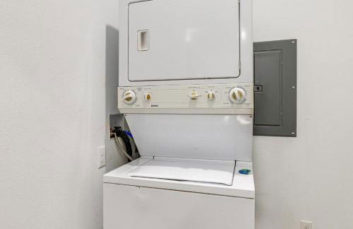 Stroll to Main St Eats! Pet-Friendly Joplin Escape - Foto 21