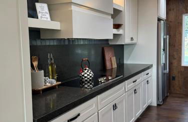 Ultimate Lake Resort Xtravaganza - Luxury - Waterfront - Boathouse - Sleeps 18 - Photo 57