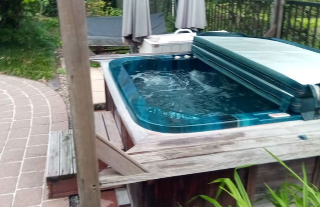 Magical Retreat with Luxury Pool & Spa - Foto 10