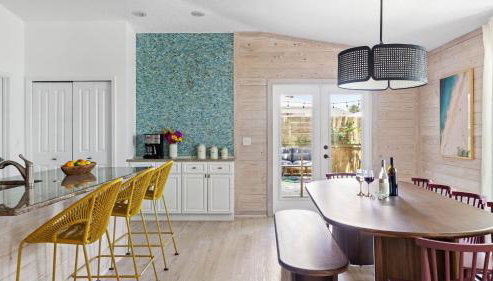 Deck Lounge w/ Hot Tub, Fire Pit, & Garage Game Room Hidden Grove by Avantstay - Foto 5, Other