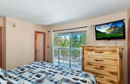 Mountain Palette by Avantstay Hot Tub, Game Room, Deck, Sweeping Views! - Photo 44