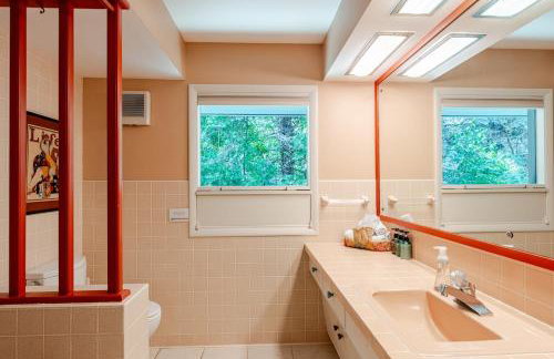 All the Waters Retro Home on Lake Michigan- Your Own PRIVATE BEACH - Foto 2