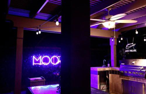 Serene 4BR Lux Home w Heated Spa Pool Massage Chair - Foto 46