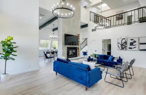 Modern Home - 1 Acre Lot w Pool Patios Jacuzzi - Foto 8