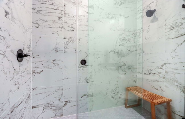 Luxury Resort-style Living Centrally Located - Foto 12