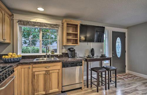 Chic Battle Ground Apartment about 18 Mi to Vancouver! - Foto 1