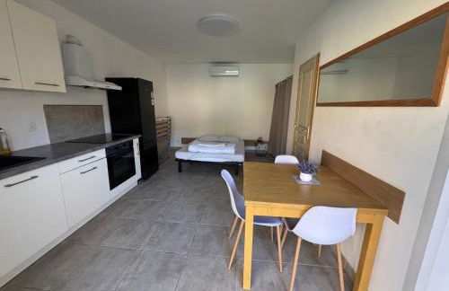 Studio tout équipé à la nuitée ou plus,proche aéroport Bastia - Foto 2