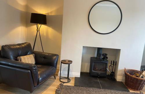 Lovely 2 bed apartment with hot tub log burner and off street parking - Foto 7