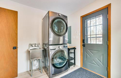 Roscommon Chalet with Hot Tub Near Higgins Lake! - Foto 17