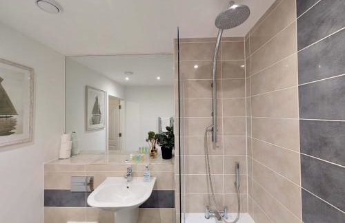 Modern 2-Bed Ground-Floor Flat with Private Terrace - Foto 11