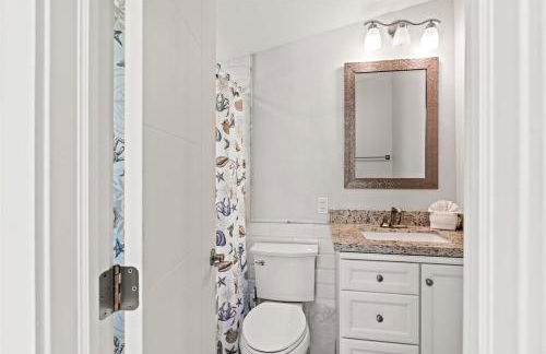 Sea Glass Dreams - Waterfront Pool Home, Mini Golf, Game Room, 110' Dock - Foto 11