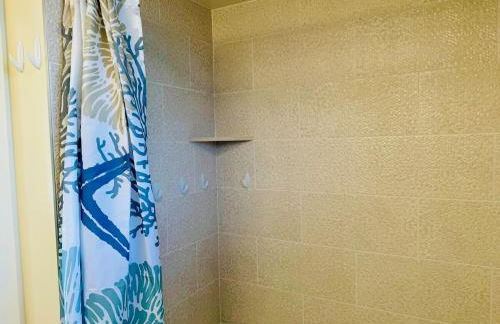 Island Glow Kailua Village #508 free assigned parking, AC, downtown, walk to restaurants, bars and the pier - Foto 27