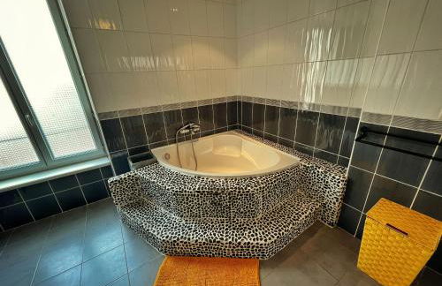 Maison LAMARTINE - Plein Centre-Ville Avec Garage & Jeux - Foto 24