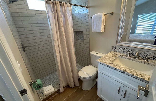 Completely Updated Villa, Private Pool, Beautiful! - Photo 14